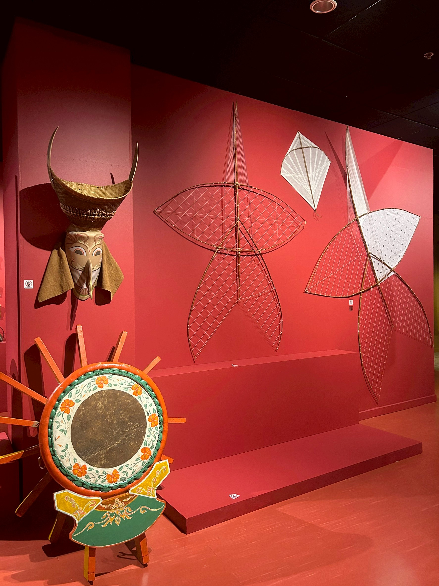 เครื่องประดับพื้นถิ่น