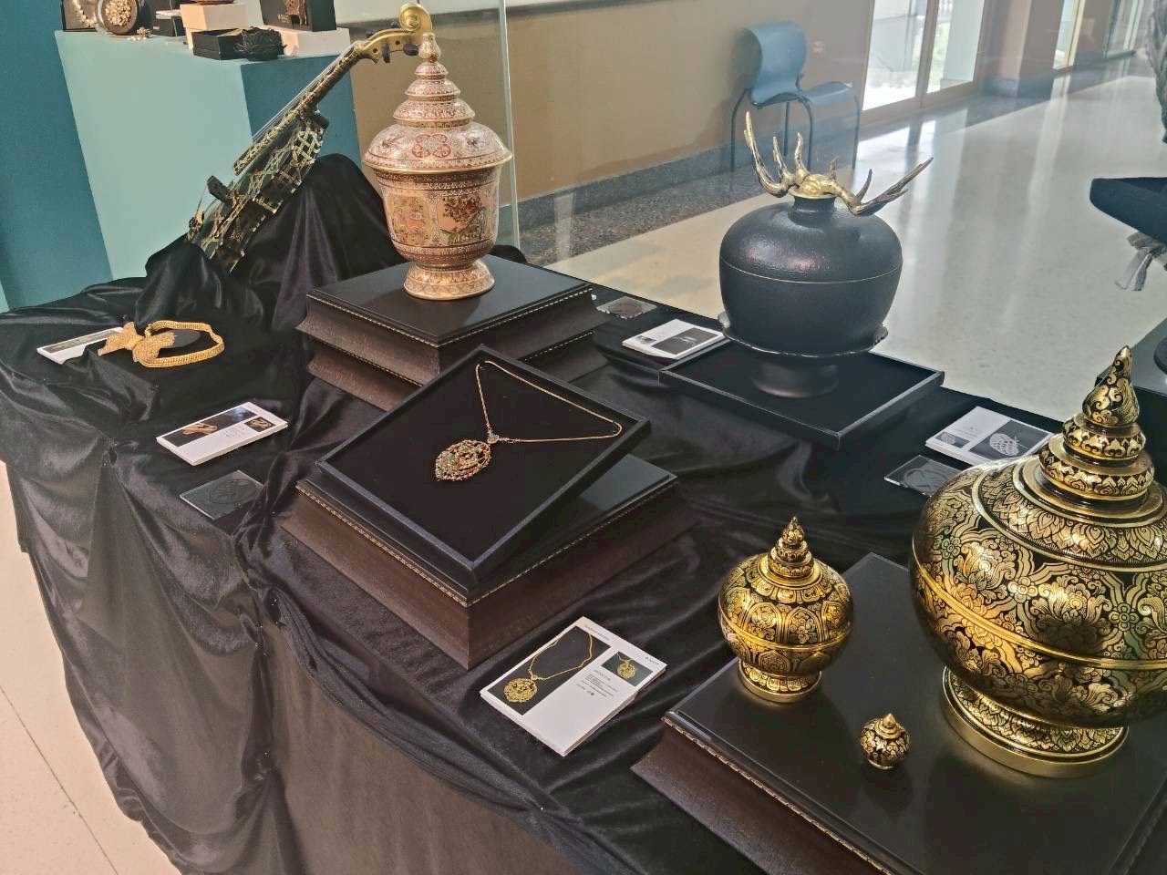 เครื่องเบญจรงค์